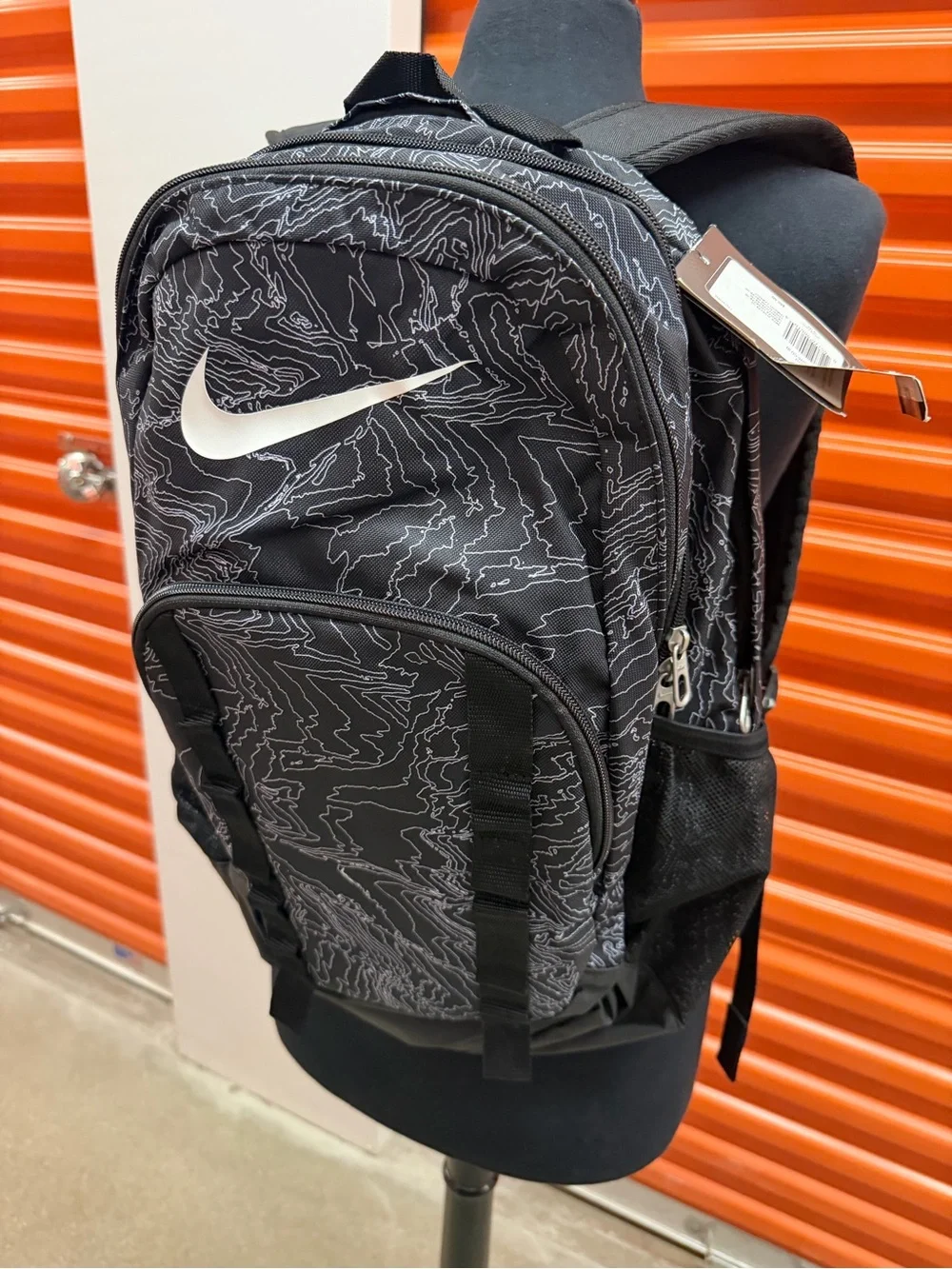 NWT Nike Men’s Brasilia 7 Graphic XL Black & White Swirl Pattern Backpack